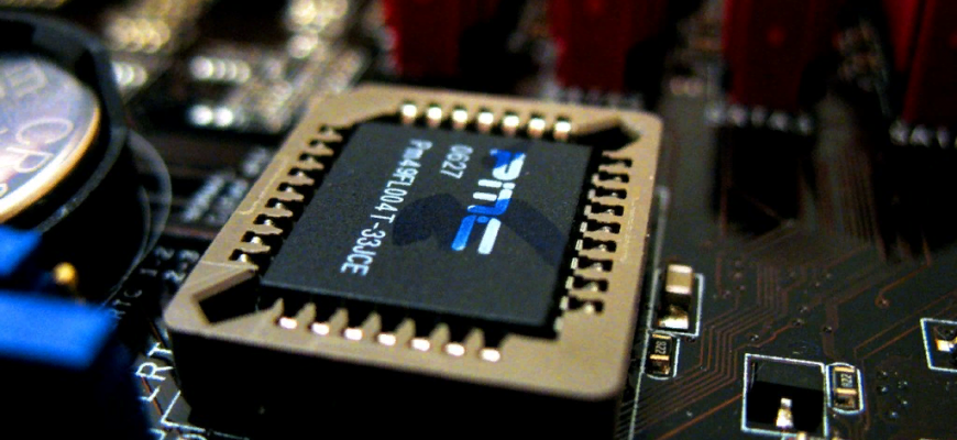 Три долгих сигнала при запуске компьютера